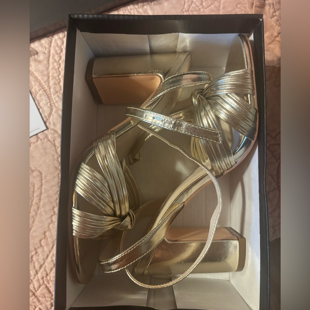 Gold lulus heels, never worn